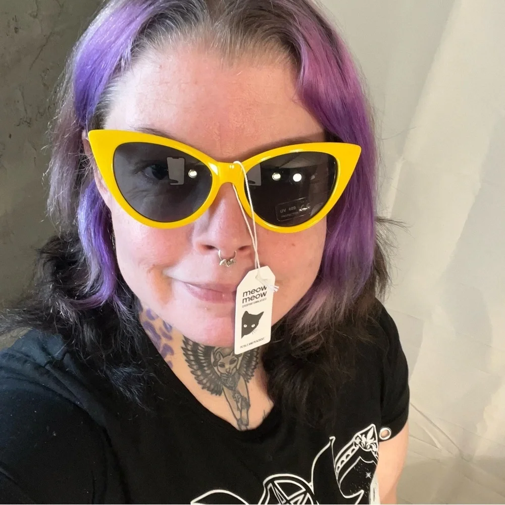 PETALS AND PEACOCKS Meow Meow Cat Eyes Yellow Sunglasses UV 400 Protection Retro - Picture 3 of 6